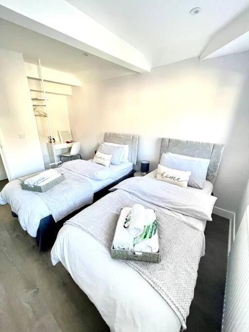 Апартаменты Royal Harbour Retreat Sea Views & Pool Table Рамсггейт Экстерьер фото