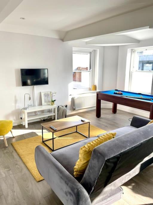 Апартаменты Royal Harbour Retreat Sea Views & Pool Table Рамсггейт Экстерьер фото